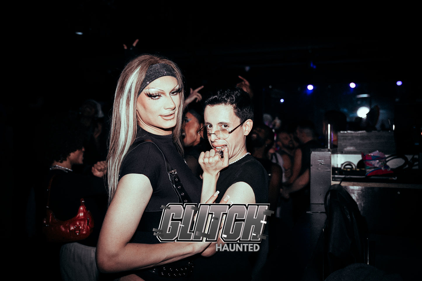 PHOTOS GLITCH : HAUNTED