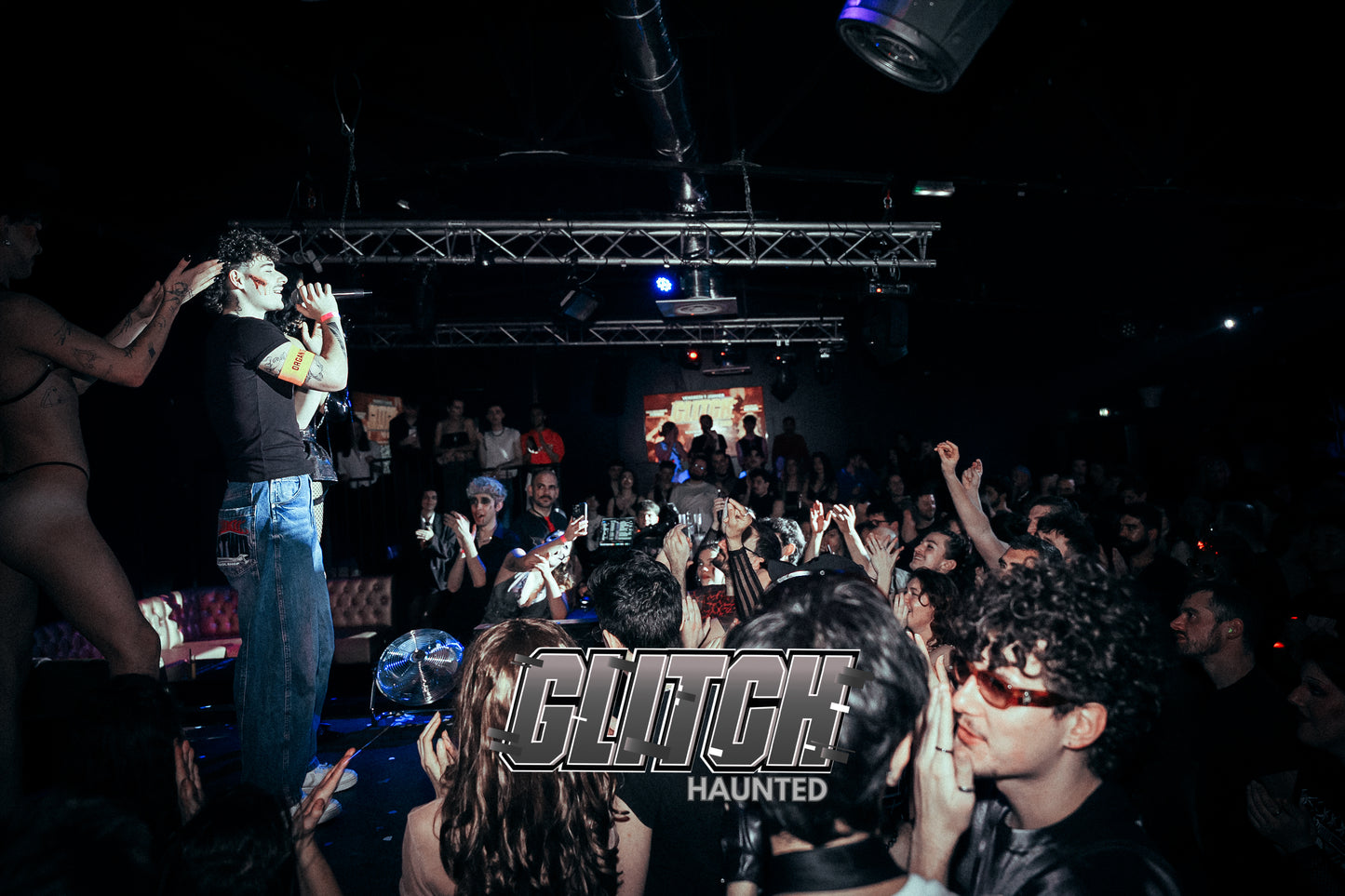 PHOTOS GLITCH : HAUNTED