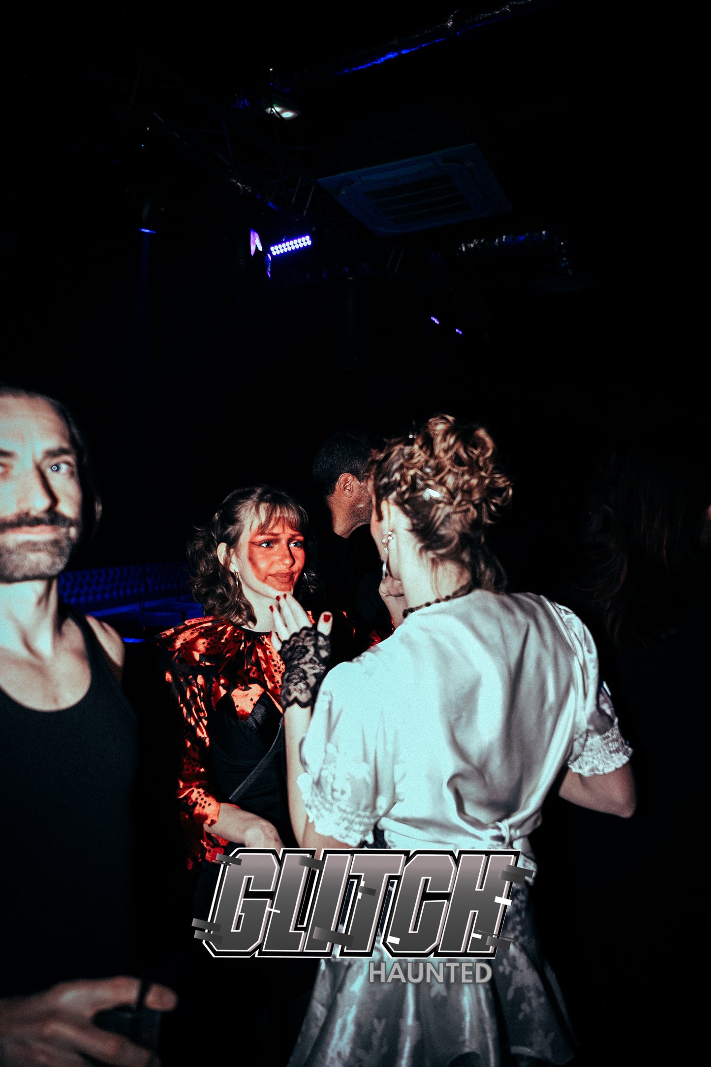PHOTOS GLITCH : HAUNTED